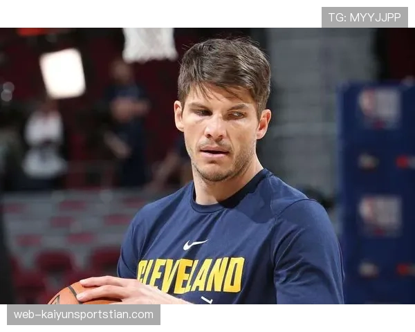 卡里姆·阿布杜尔-贾巴尔盖帽关键时刻更胜张伯伦展现顶尖防守能力